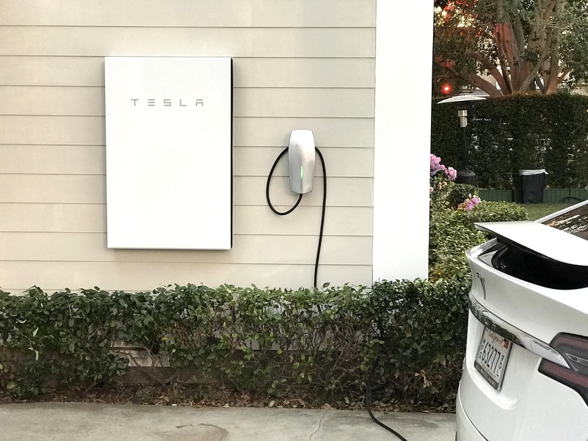 Can solar panels charge tesla?